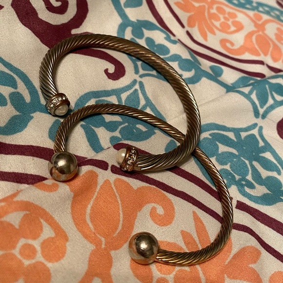 Cuff bracelets - Picture 2 of 2